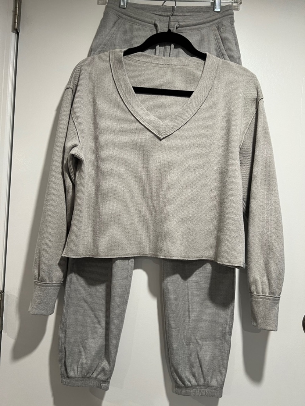 Hollister Two-Piece waffle Knit Lounge Set in Light Gray, size XS